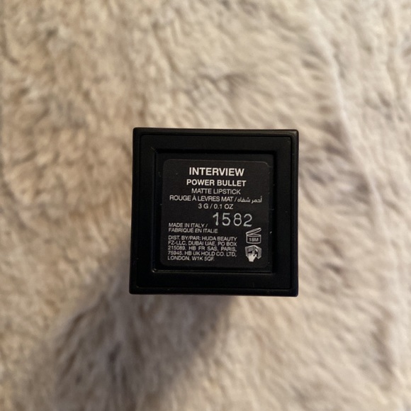 NIB Huda Beauty Interview Matte Lipstick - Picture 5 of 9